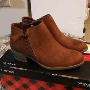 Arizona jean Co size 6 booties